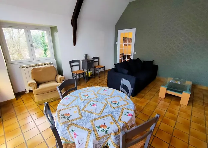 Maison 2 Chambres Avec Parking Et Jardin 4 Pers Figeac * Figeac